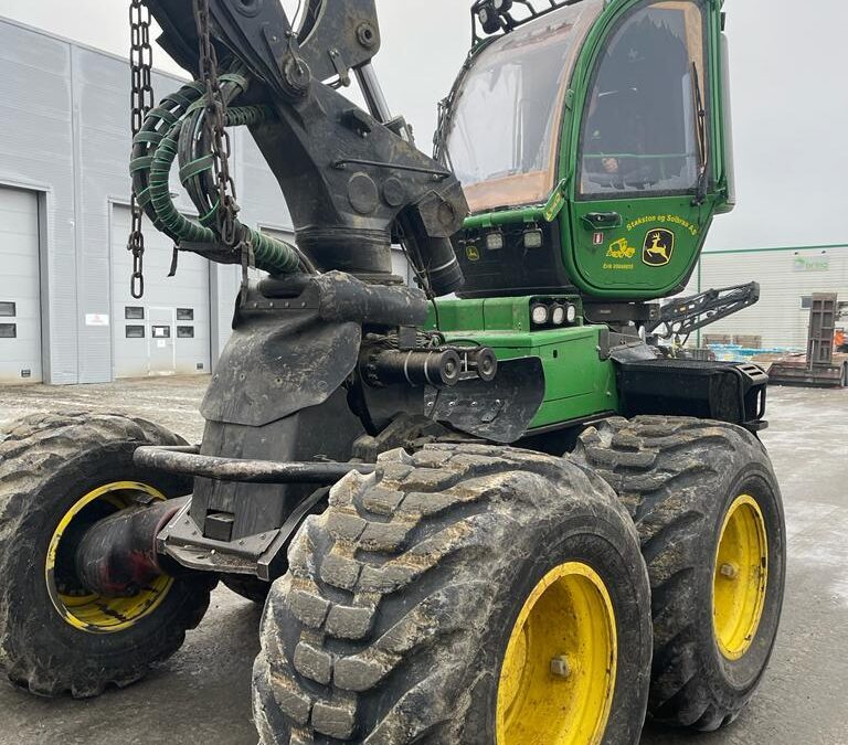 Harvester John Deere 1270 G 8W